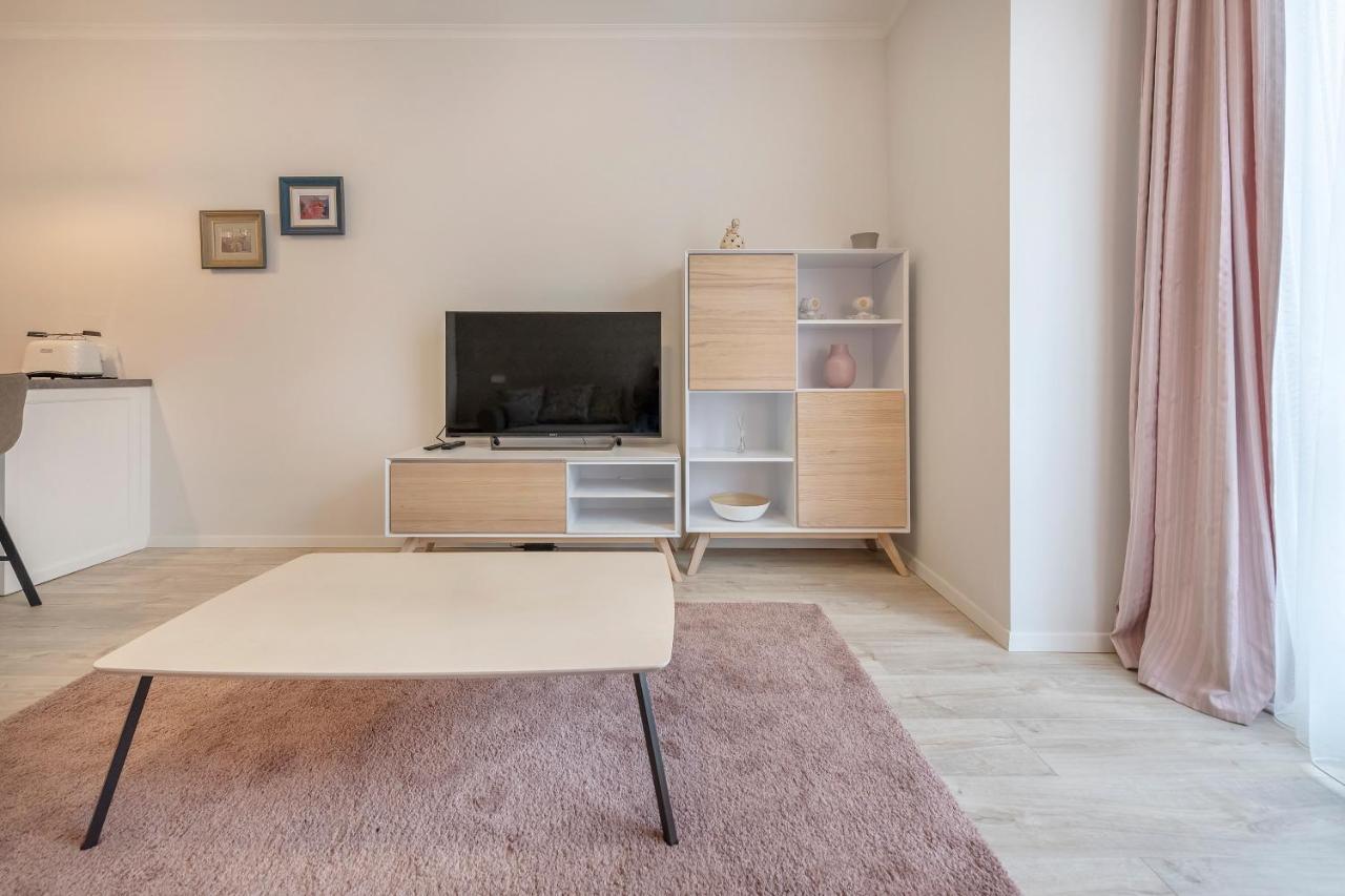 Happy Inn Just Studio, Self Check-In-24X7,Parking-In-The-Underground-Garage VNO Extérieur photo